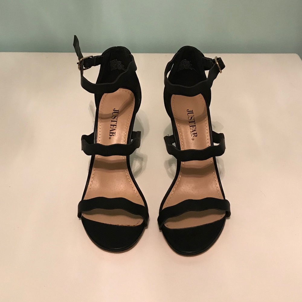 Never worn black heels